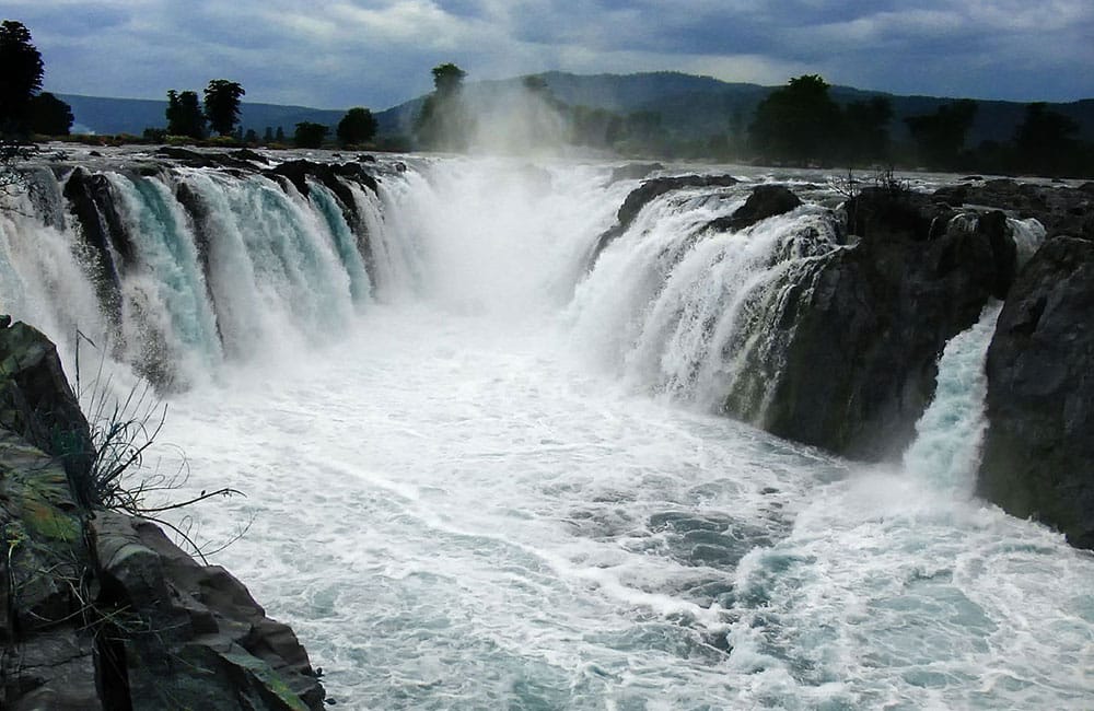 weekend getaways Bangalore Hogenakkal